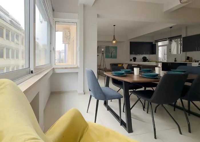 Satovriandou Spacious 128Sqm Apt In Athens